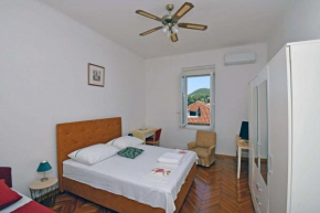 Spacious room with a sea view and shared kitchen